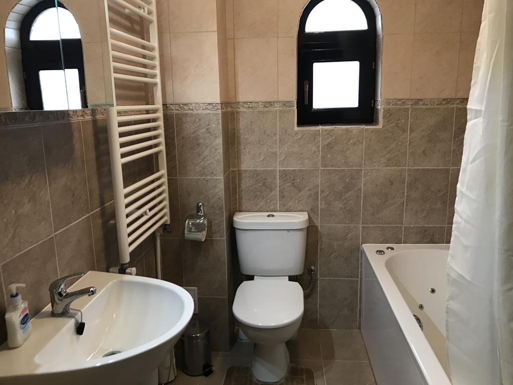 גורה הומורולווי The Castle Apartment חדר תמונה