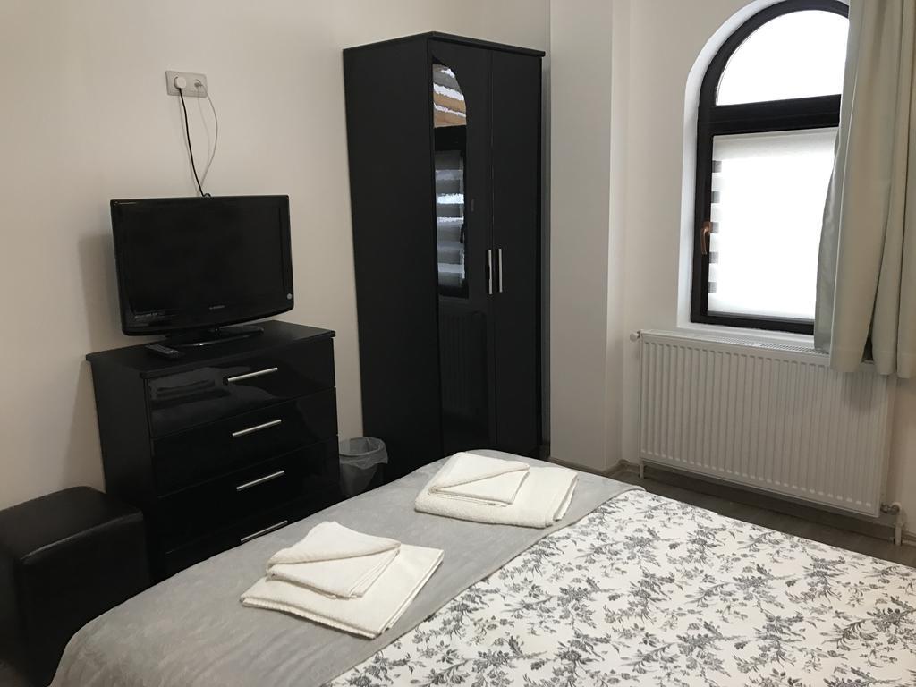 גורה הומורולווי The Castle Apartment חדר תמונה