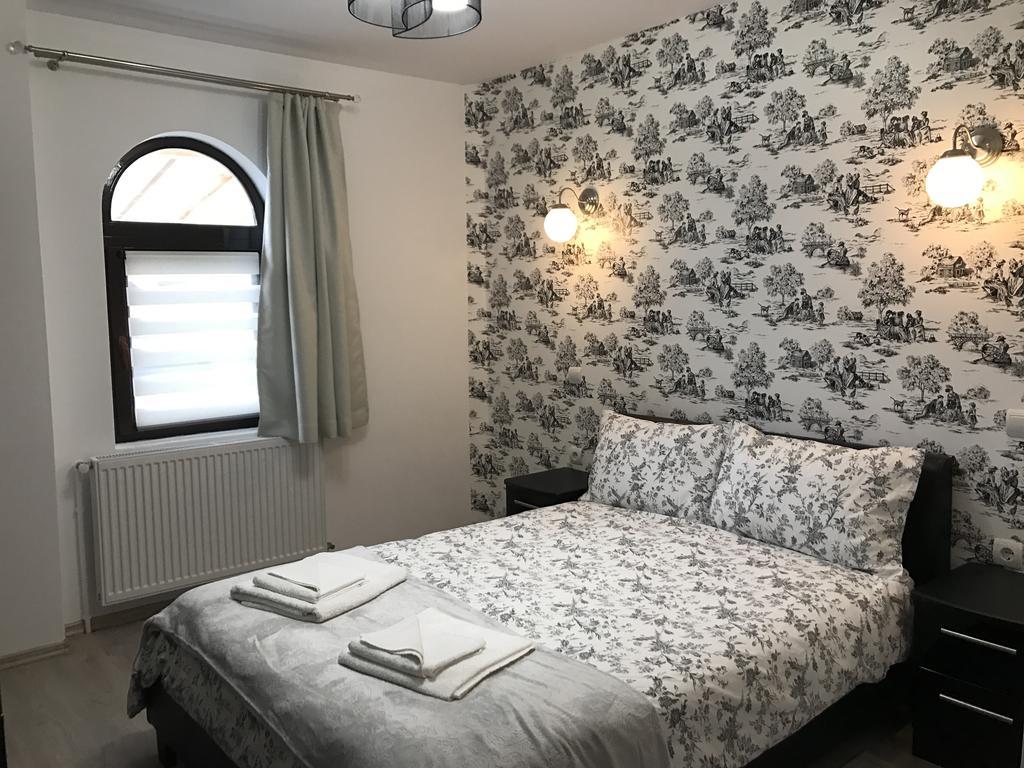 גורה הומורולווי The Castle Apartment חדר תמונה